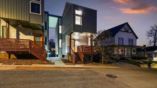 Foto del edificio - 207 Old Mountain Rd