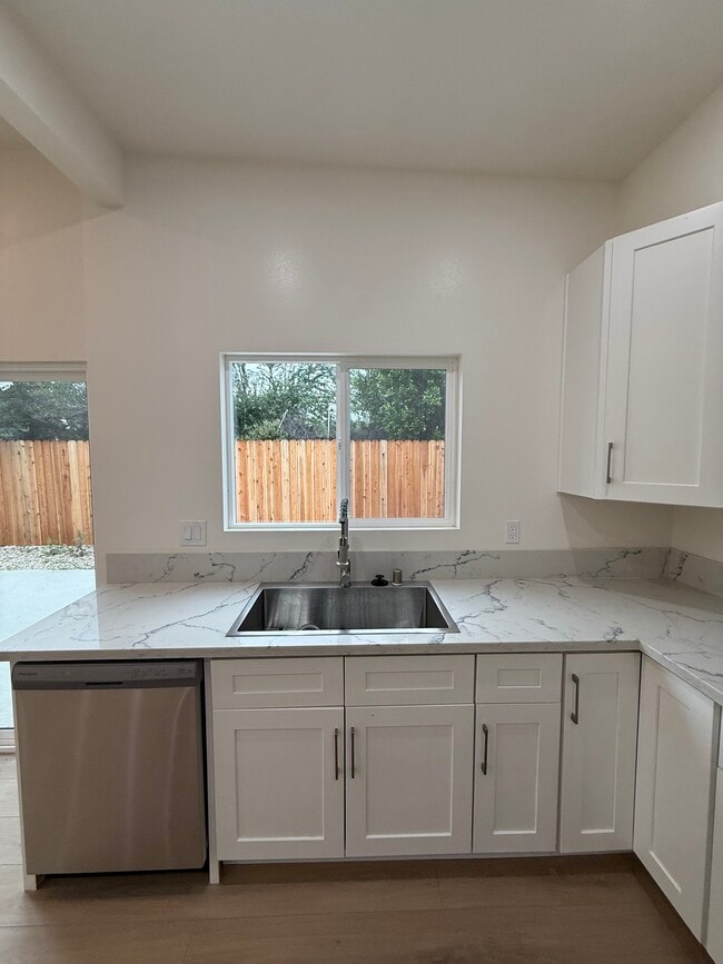 Building Photo - 13040 Terra Bella St