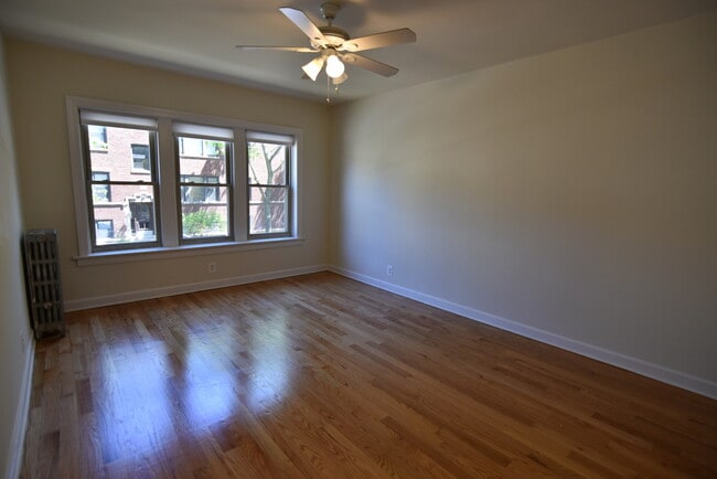 Building Photo - 6710 N Hermitage Ave