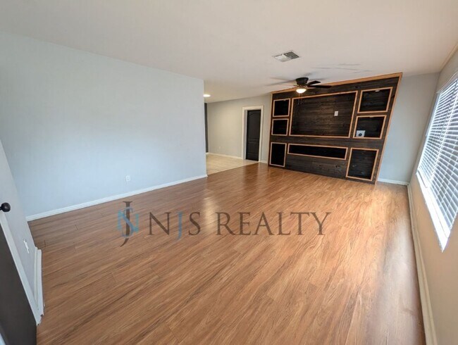 Building Photo - Beautiful 4/2/2 home with a POOL, 1700 Sq. Ft. with fenced yard, TONS of renovations