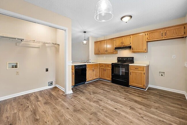 Foto del edificio - 6787 Chase Cove