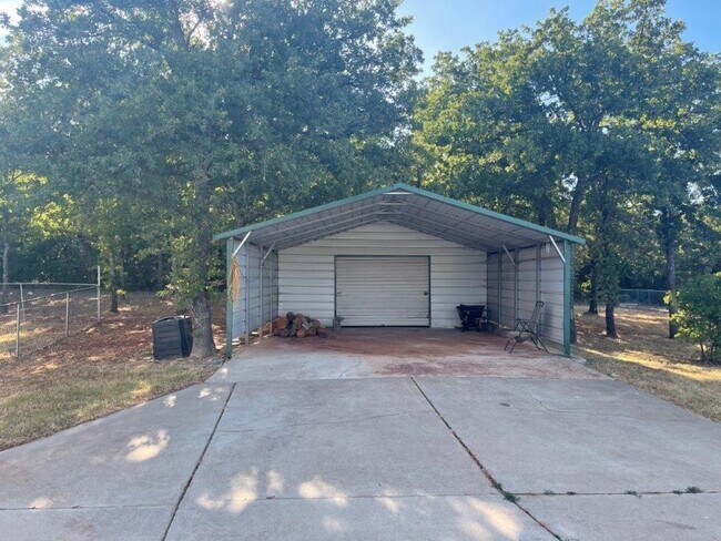 Building Photo - 3 bedroom 2 bath Mobile home newly updated...