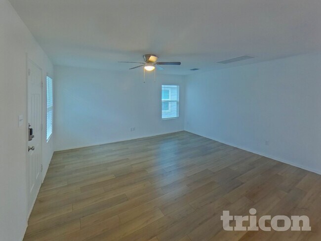 Foto del edificio - 617 Dashwood Dr