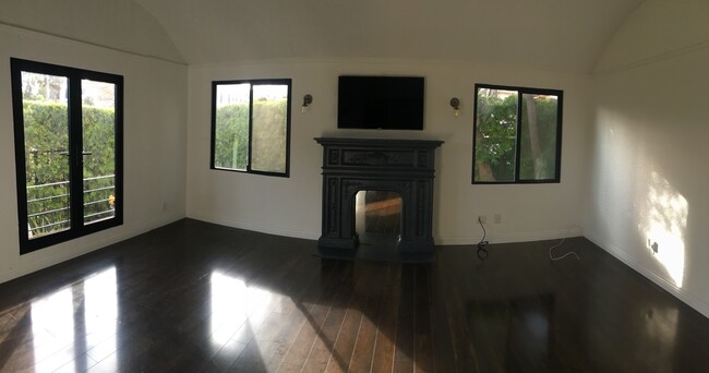 Living Room - 5369 Dockweiler Pl