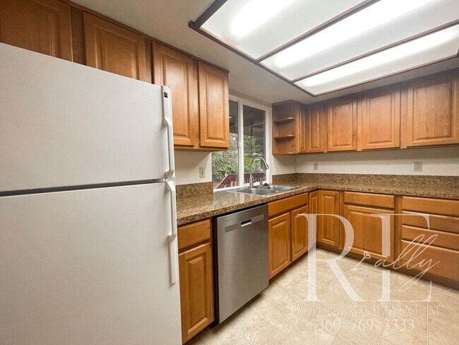 Foto del edificio - Spacious Duplex with Covered Porches & Garage