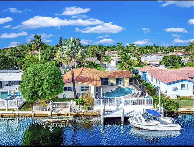 Foto del edificio - 1424 NE 57th Ct