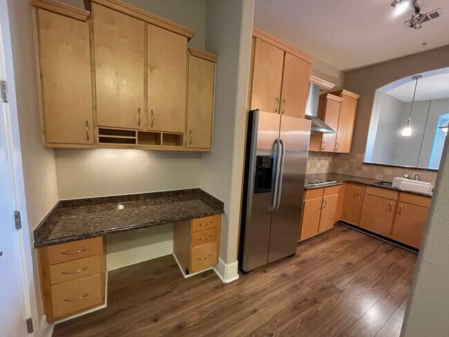 Foto del edificio - Spectacular 1-Bed/1-Bath w/ Office and STO...