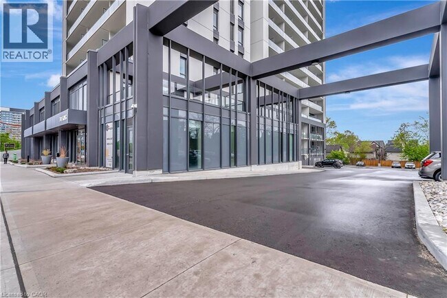 Building Photo - 741 King St W