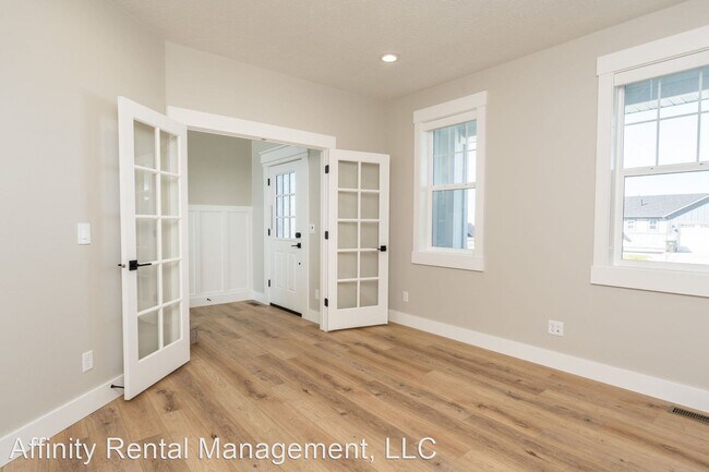 Foto del edificio - 6 br, 3.5 bath House - 3163 Trevor Street