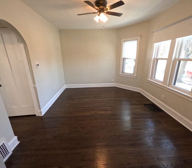 Building Photo - Beautiful Home Lowell Ave.