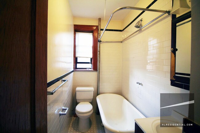 Building Photo - 860 Marcy Ave