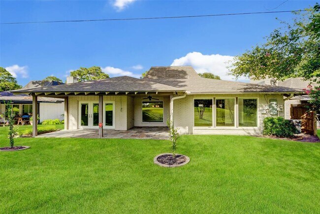 Building Photo - 3 Champions Colony E