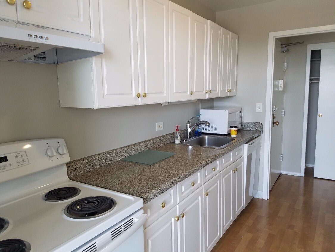 Foto principal - 5757 N Sheridan Rd