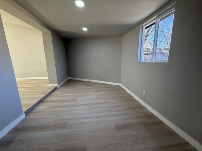 Building Photo - 404 Lowell Ln