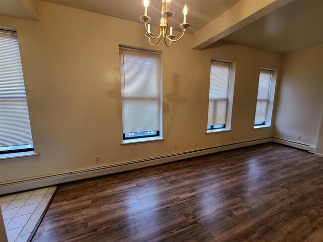 Building Photo - 851 Bergen Ave