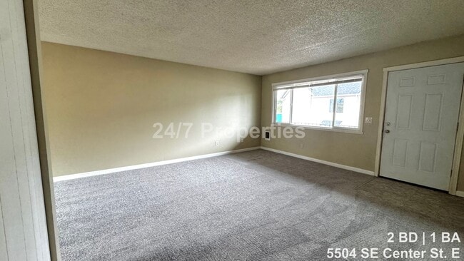 Building Photo - Upper-Level 2 BD | 1 BA Home - FoPo