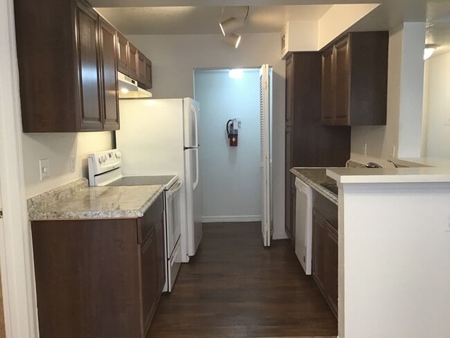 Building Photo - 1017 S Hiawassee Rd