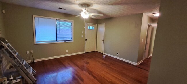 Foto del edificio - 235 Barfield Ave SW