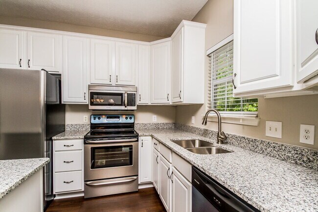 Foto del edificio - 1114 Poplar Hollow Dr