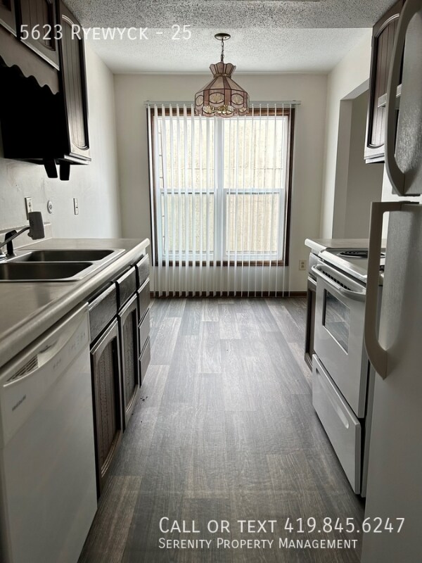 Building Photo - 5623 Ryewyck Dr