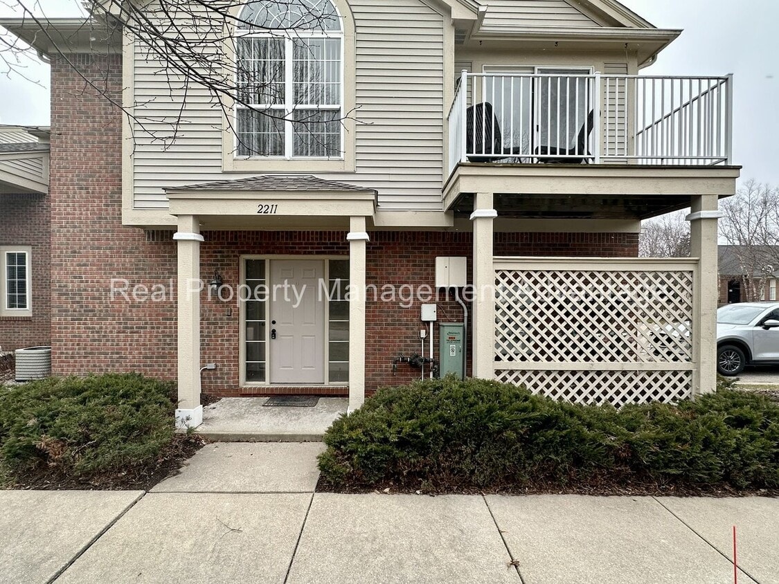 2211 Saratoga Blvd, Walled Lake, MI 48390 Townhome Rentals in Walled
