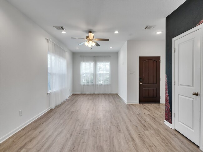 Foto del edificio - 3536 Rebecca St