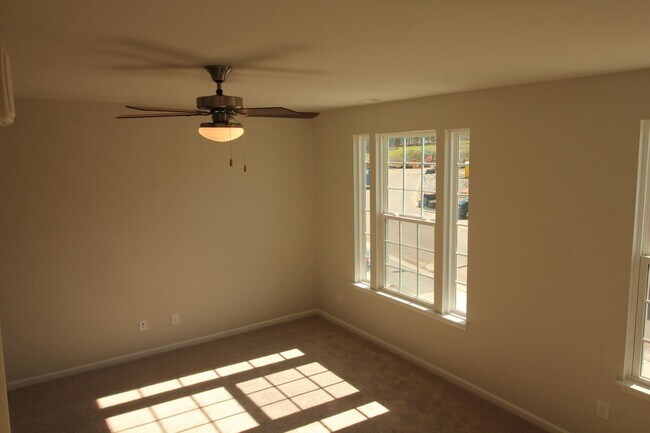 Building Photo - Townhouse in the center of RTP- Available May