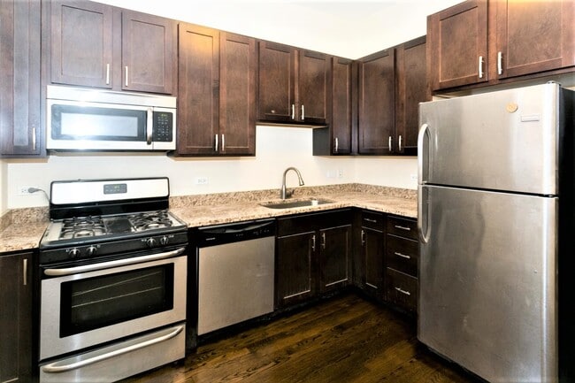 Foto del edificio - 1758 W Montrose Ave