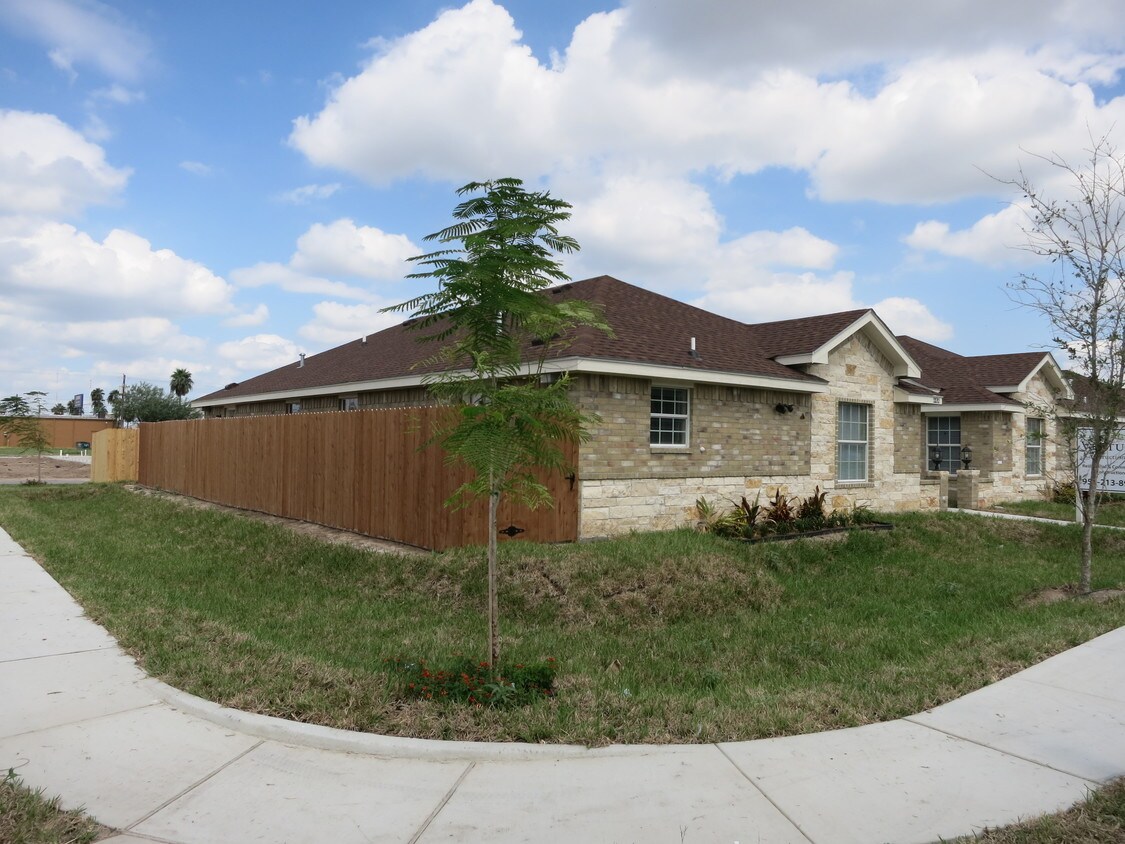 Primary Photo - 2108 Kerria Ave