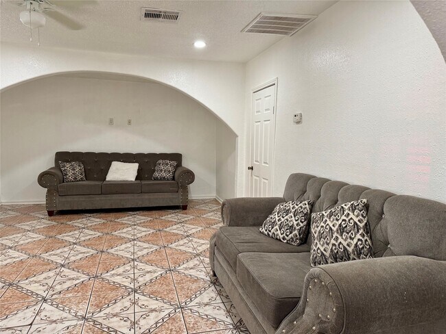 Building Photo - 602 Massey Tompkins Rd