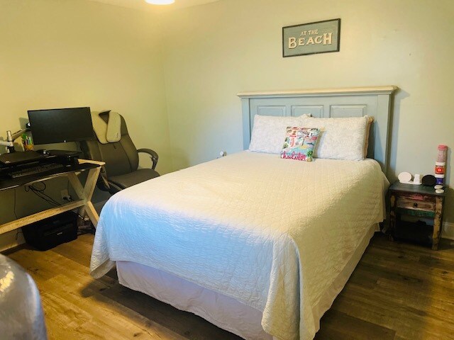 master bedroom - 1317 Seabreeze Ave