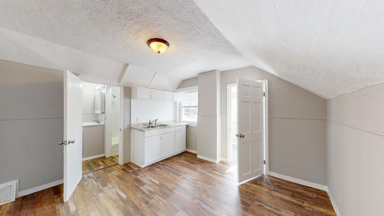 3523 Walton Ave Unit Front Up, Cleveland, OH 44113 Room for Rent in