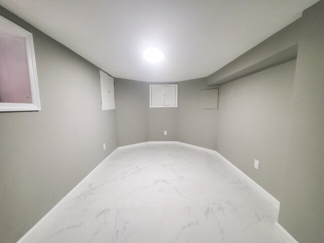 Unit 1 - 102 Wade St