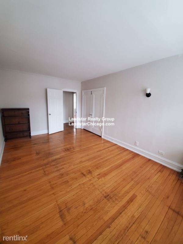 Building Photo - 7385 N Damen Ave