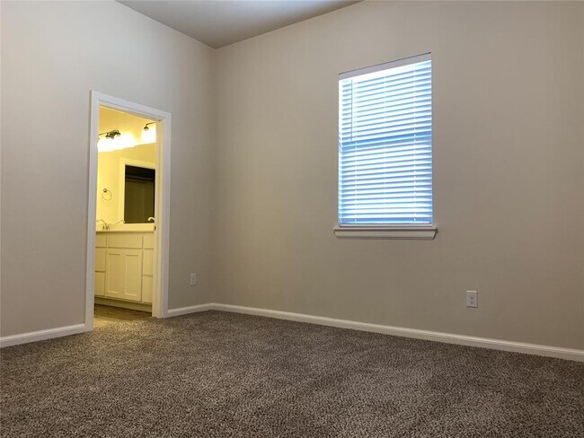 Foto del edificio - 4700 Enclave Ln