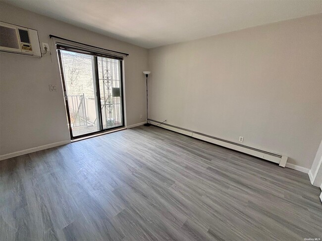 Foto del edificio - 38-33 Woodside Ave