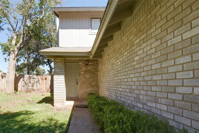 Foto del edificio - 9024 Sawtooth Ln