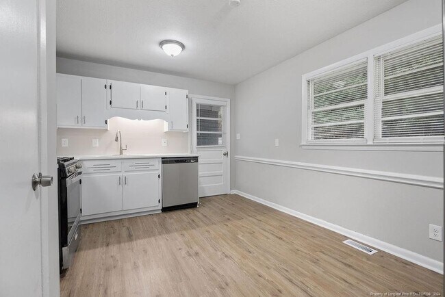 Building Photo - 717 Dwain Dr