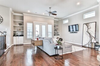 Building Photo - 812 Fisher St