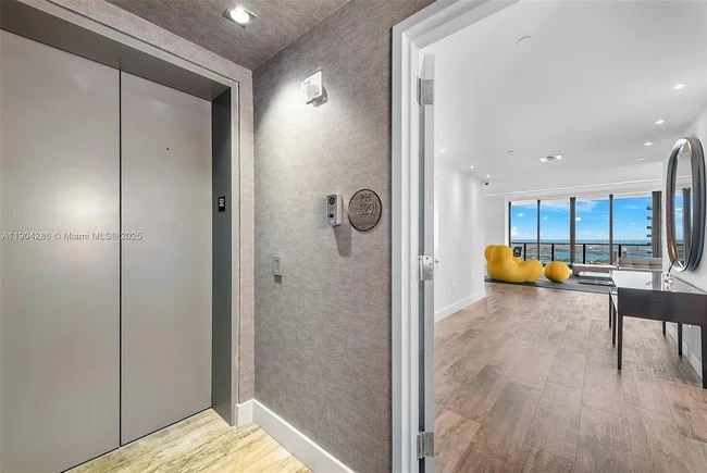 Foto del edificio - 650 NE 32nd St