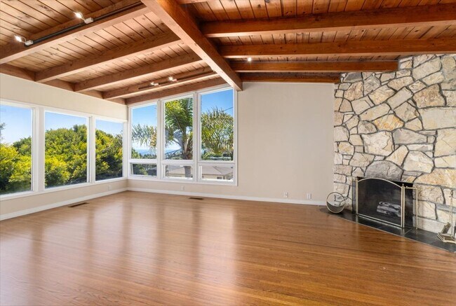 Building Photo - Ocean views from every room!