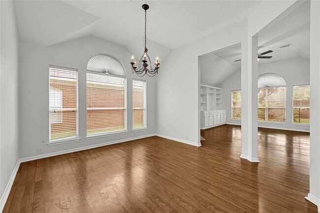 Foto del edificio - 7530 Broken Oak Ln
