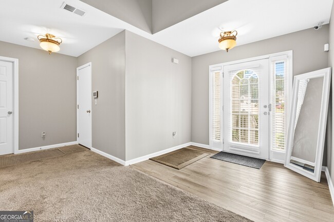 Foto del edificio - 7155 Laurel Creek Dr