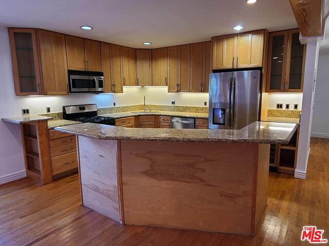 Foto principal - 670 Broadway St
