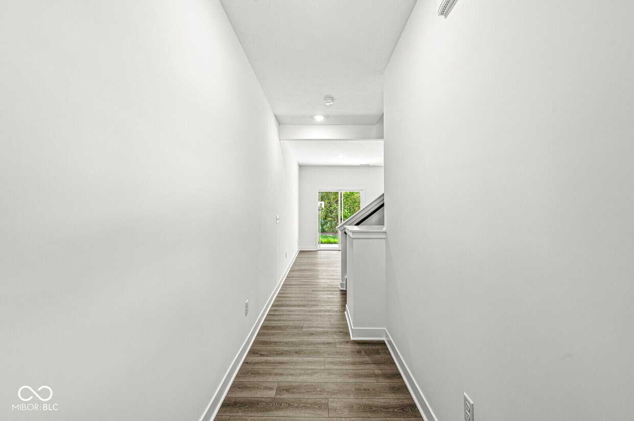 Primary Photo - 7567 Marin Pkwy