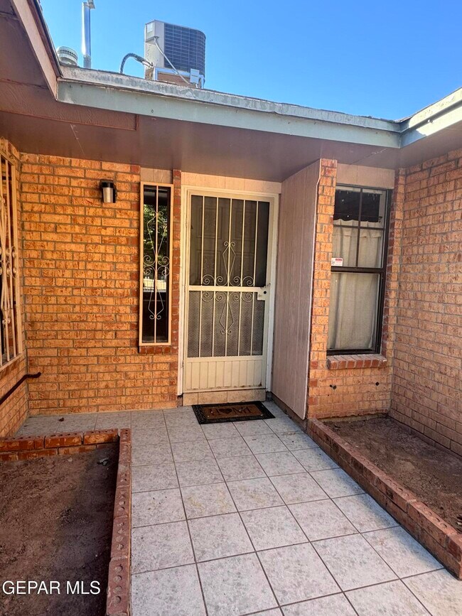 Foto del edificio - 386 McCune Rd