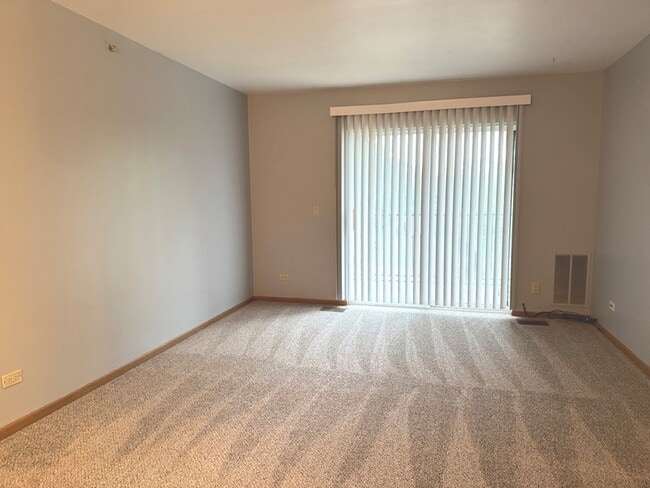 Building Photo - 727 Elm Ln