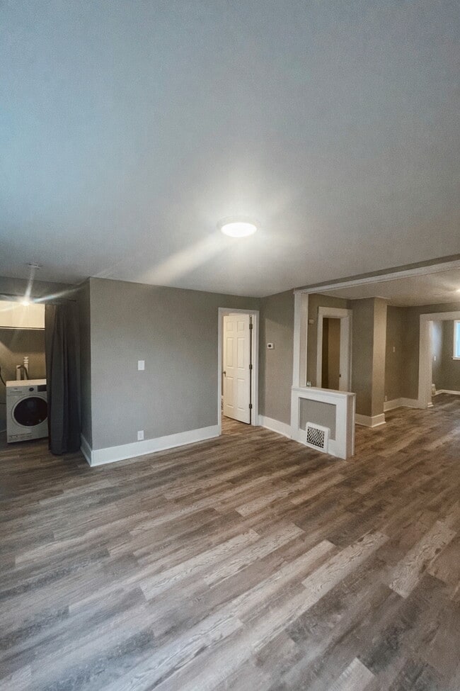 Building Photo - 1115 William St