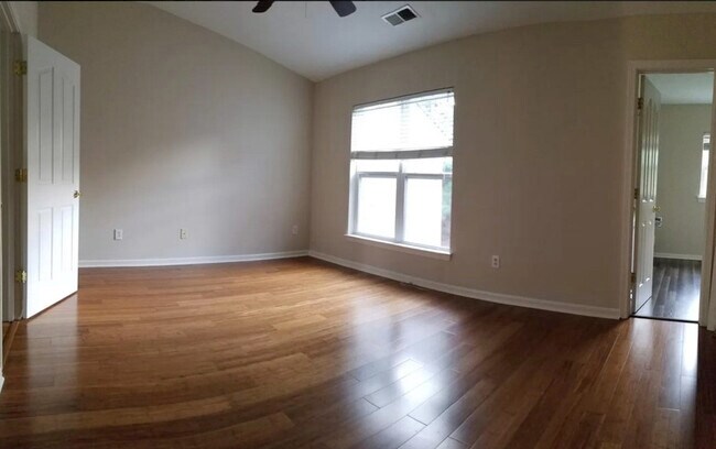 Building Photo - 10814 Princeton Village Dr