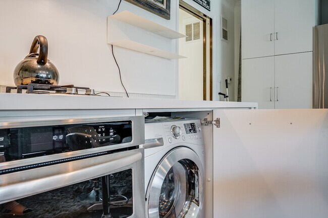 Foto del edificio - 1255 N HARPER Ave